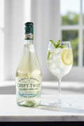 Croft Twist Fino Spritz 750ml en copa elegante con hielo, menta y limón