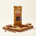 CRU CHIPS Cecina Bil Tong 30g sobre tabla de madera con fondo crema
